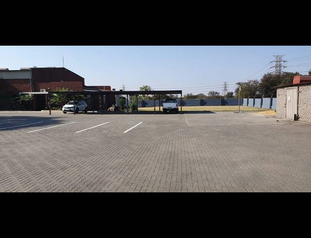 1,800M² BUILDING FOR SALE IN RUSTENBURG INDUSTRIAL